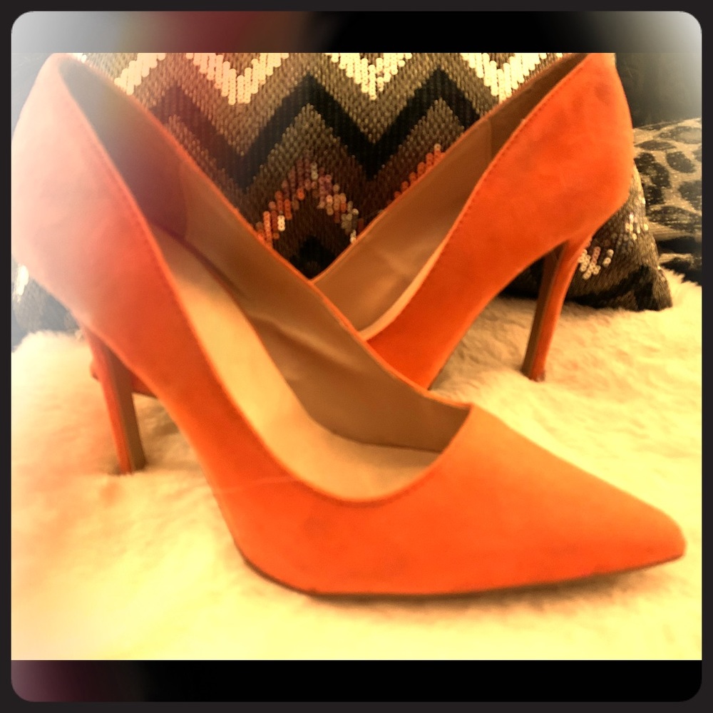 *SOLD* Suede Coral pumps